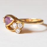 Anello vintage in oro giallo 18K con rubino (0.90ct ca.) e diamanti (0.20ctw ca.), anni ‘70/‘80