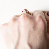 Anello vintage in oro giallo 18K e in oro bianco 18K con rubini e diamanti (0.18ctw ca.), anni ‘70