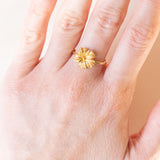 Anello vintage in oro giallo 18K a forma di fiore, anni ‘70/‘80