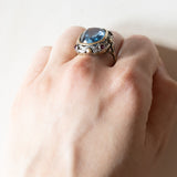 Anello vintage in stile antico in oro 18K e argento con zaffiro e rubini