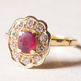 Anello vintage a margherita in oro 18K con rubino (0.30ct ca.) e diamanti (0.30ctw ca.), anni ‘60