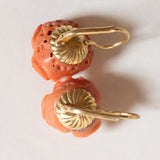 Orecchini vintage in oro 18K con rose di corallo, anni ‘50