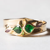 Anello vintage in oro 18K con paste di vetro verdi e rubini, anni ‘70