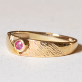 Anello a fascia in oro 9K con rubino, anni ‘50/‘60