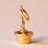 Ciondolo vintage a forma di pozzo in oro 18K