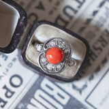 Bague ancienne en or 8 carats et argent avec corail et pierres blanches, début des années 1900