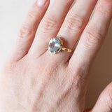 Anello vintage in oro giallo e in oro bianco 18K con topazio azzurro (4ct ca.), anni ‘60