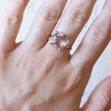 Anello vintage da cocktail in oro 18K con ametista viola chiaro, anni ‘60