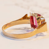 Anello vintage in oro 18K con pasta di vetro rosa, anni ‘60