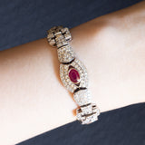 Bracciale semirigido vintage in oro bianco 18K con rubino naturale (0.90ct ca.) e diamanti (6.30ctw ca.), anni ‘60