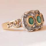 Anello vintage in stile antico in oro giallo 18K e argento con smeraldi (0.80ctw ca.) e diamanti (0.36ctw ca.), anni '60