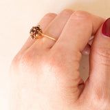 Anello vintage a margherita in oro giallo 14K con granati, anni ‘50/‘60