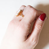 Anello vintage in oro giallo 18K con cammeo su conchiglia, anni ‘50/‘60