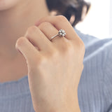 Bague marguerite en or blanc 14 carats avec diamants (0,57 ct environ), années 1950