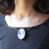 Collier vintage in oro 18K e 14K con cammeo su agata azzurra e diamanti, anni ‘80