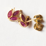 Orecchini vintage in oro 18K con rubini, anni ‘70