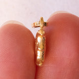 Lotto comprendente ciondolo in oro 18K con ametista, ciondolo in oro 18K a forma di “Uomo della Luna” in oro 18K e ciondolo in oro 9K a forma di elefantino