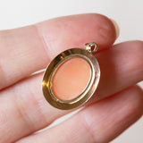 Ciondolo vintage in oro 14K con cammeo su conchiglia, anni ‘60