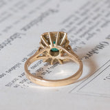 Anello vintage a margherita in oro 18K con smeraldo (0.60ct ca.) e diamanti (0.80ctw ca.), anni ‘70
