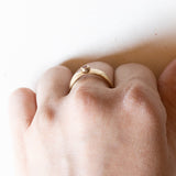 Anello a fascia in oro 9K con rubino, anni ‘50/‘60