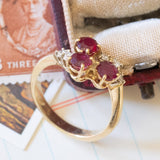 Vintage ring in 18K gold with rubies (1.30ctw approx.) And diamonds (0.10ctw approx.), 1970s
