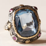 Anello vintage in stile antico in oro 18K e argento con zaffiro e rubini