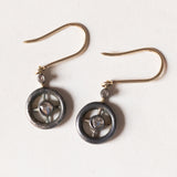 Orecchini antichi pendenti in oro giallo 18K e argento con diamanti di taglio rosetta, primi del ‘900