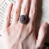 Anello a margherita vintage in stile antico in oro 18K e argento con rubino e diamanti