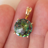 Ciondolo moderno in oro 9K con topazio mistico