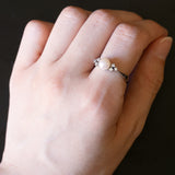Anello vintage in oro bianco 14K con perla e diamanti (0.12ctw ca.), anni ‘60