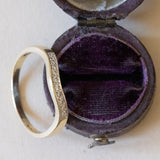 Vintage 14K gold "V" ring with diamonds (approx. 0.10ctw), 1970s