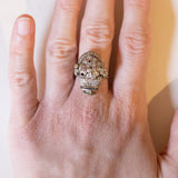 Anello vintage a forma di cestino di fiori in oro 18K, diamanti bianchi, diamanti fancy gialli e zaffiri, anni ‘60