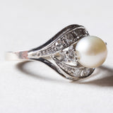 Anello vintage in oro bianco 14K con perla e diamanti (0.36ctw ca.), anni ‘60