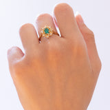 Anello vintage a margherita in oro 18K con smeraldo e diamanti (0.24ctw ca.), anni '70