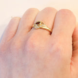 Anello vintage in oro 18K con granato e pietre bianche, anni ‘70