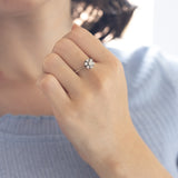 Bague marguerite en or blanc 14 carats avec diamants (0,57 ct environ), années 1950