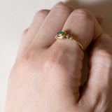 Anello vintage in oro 14K con smeraldo cabochon e diamanti, anni ‘60