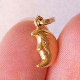 Lotto comprendente ciondolo in oro 18K con ametista, ciondolo in oro 18K a forma di “Uomo della Luna” in oro 18K e ciondolo in oro 9K a forma di elefantino