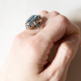 Anello vintage in stile antico in oro 18K e argento con zaffiro e rubini