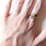 Anello contrarié vintage in oro 14K con zaffiro, rubino e diamanti (0.12ctw ca.), anni ‘70/‘80