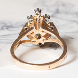 Anello vintage in oro giallo e in oro bianco 18K con diamanti (centrale di 0.10ct ca.), anni ‘60/‘70