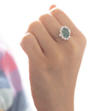 Bague en or blanc 18 carats avec émeraude (2,10 ct environ) et diamants (1,20 ct environ)