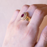 Anello vintage in oro 18K con rubino (1.20ct ca.) e diamanti (0.90ct ca.), anni ‘60
