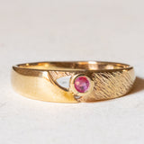 Anello a fascia in oro 9K con rubino, anni ‘50/‘60