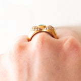 Vintage-Ring aus 18-karätigem Gelbgold mit Smaragd (ca. 0.50 ct) und Diamanten im Brillantschliff (ca. 0.66 ctw), 70er/80er Jahre