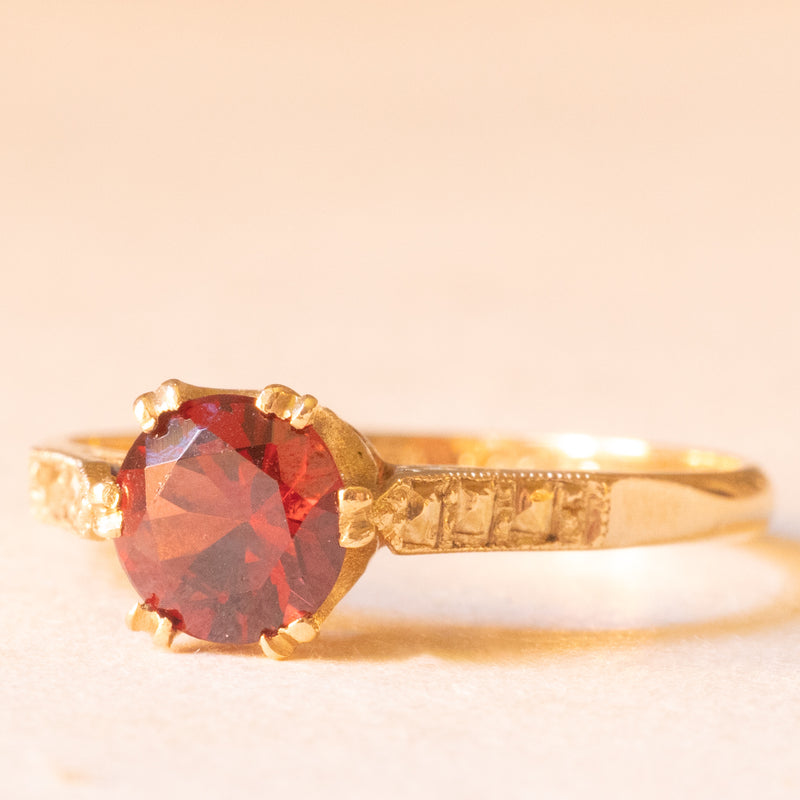 Solitario vintage in oro giallo 9K con granato (1ct ca.), anni ‘50