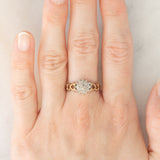 Anello a fiore vintage in oro giallo e bianco 9K con diamanti (0.15ctw ca.), anni ‘80