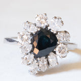 Vintage-Gänseblümchenring aus 18-karätigem Weißgold mit Saphir (ca. 2 ct) und Diamanten im Brillant- und Marquise-Schliff (ca. 1.40 ctw), 70er Jahre