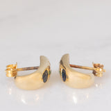 Orecchini vintage in oro giallo 14K con diamanti (0.01ctw ca.), rubini (0.15ctw ca.), smeraldi (0.10ctw ca.) e zaffiri (0.36ctw ca.), anni ‘70