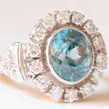 Vintage-Gänseblümchen-Ring aus 18 Karat Weißgold mit hellblauem Zirkon (ca. 4.50 ct) und Diamanten (ca. 0.84 ctw)